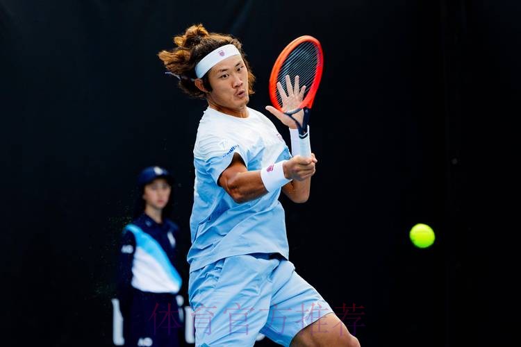 天王来了!周杰伦现场观战澳网男单首轮张之臻的比赛 天王来了!周杰伦现场观战澳网男单首轮张之臻的比赛